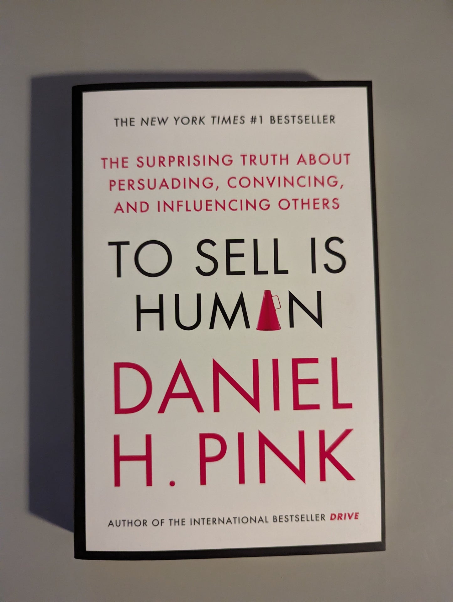 To Sell is Human: The Surprising Truth About Persuading, Convincing, and Influencing Others (Hardback) by Daniel H. Pink