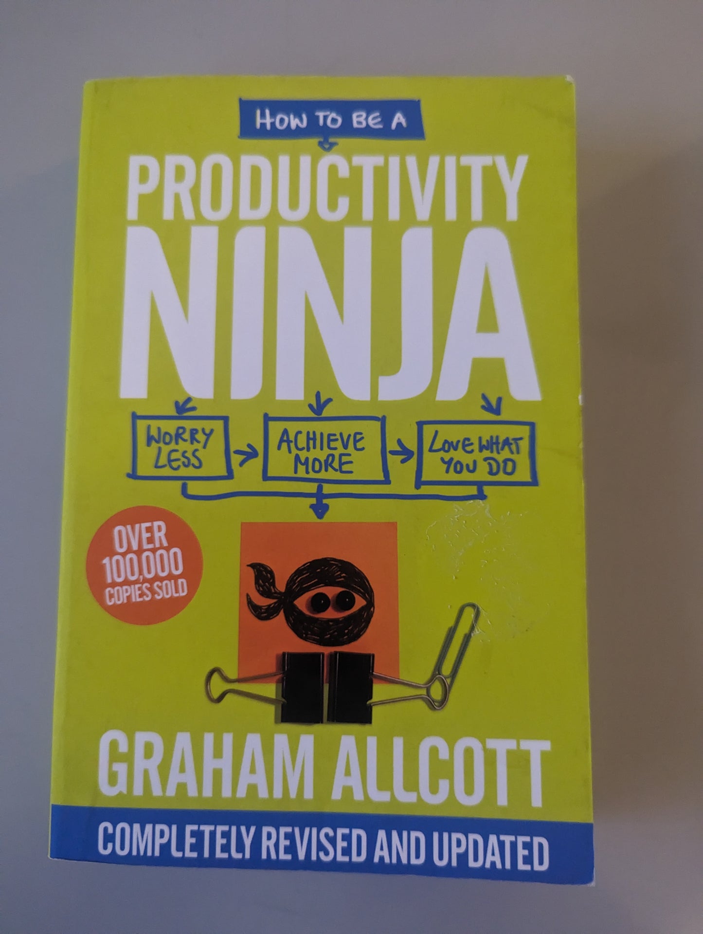 How to be a Productivity Ninja: UPDATED EDITION Worry Less, Achieve More and Love What You Do - Productivity Ninja (Paperback) by Graham Allcott