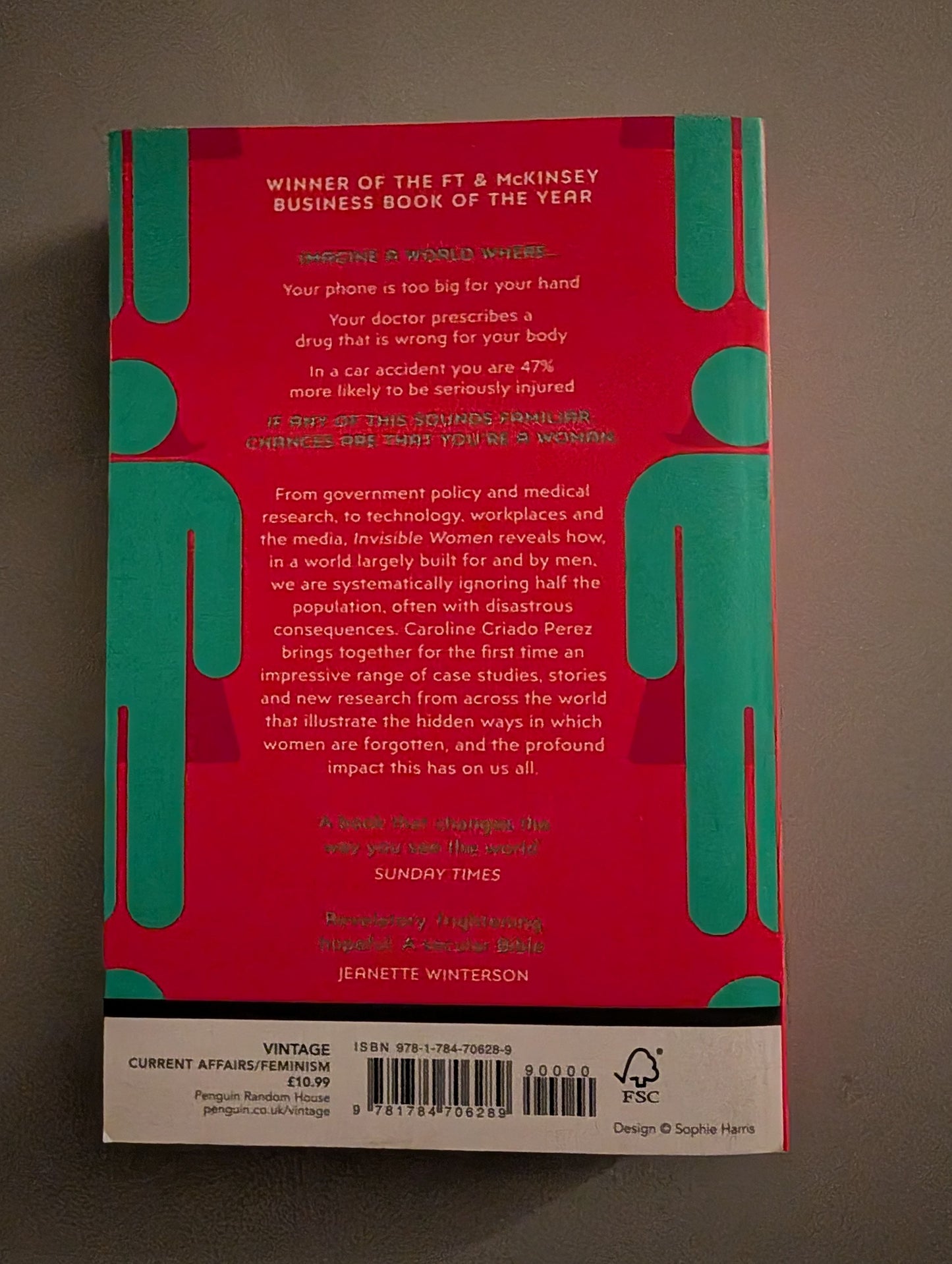 Invisible Women: Exposing the gender bias women face every day (Paperback) by Caroline Criado-perez